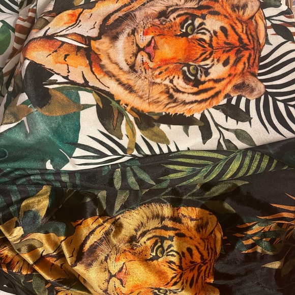 COPY - Aviator nation. Tiger Velvet sweatshirt. Never worn. - Picture 15 of 16